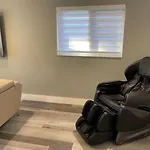 Cozy Mia Airport Pool Home